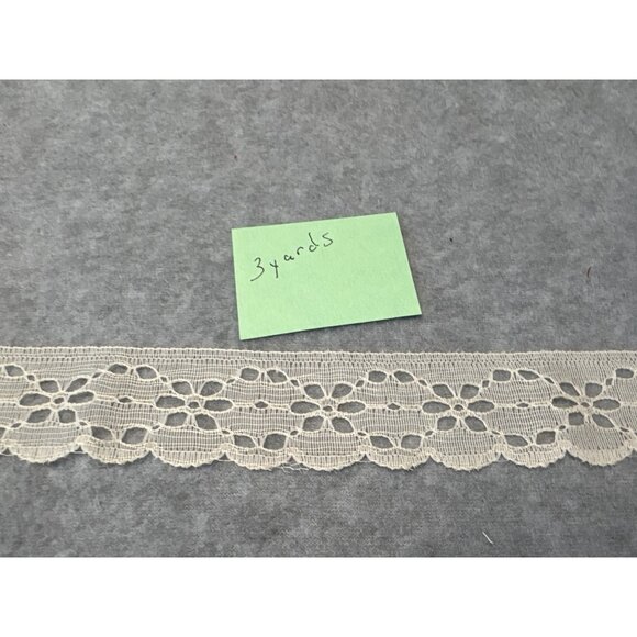 Vintage Ivory Floral Lace Trim 1.5" wide x 3 yards Long for Sewing Crafts - Picture 4 of 5